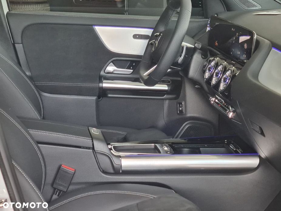 Mercedes-Benz GLA 200 AMG Line - 9