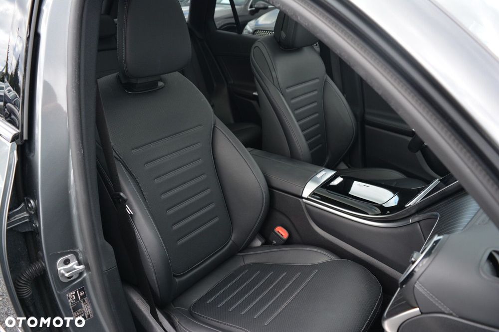 Mercedes-Benz GLC - 25