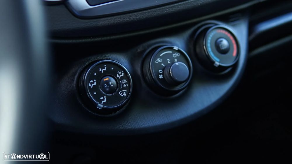 Toyota Yaris 1.0 VVT-i AC - 29