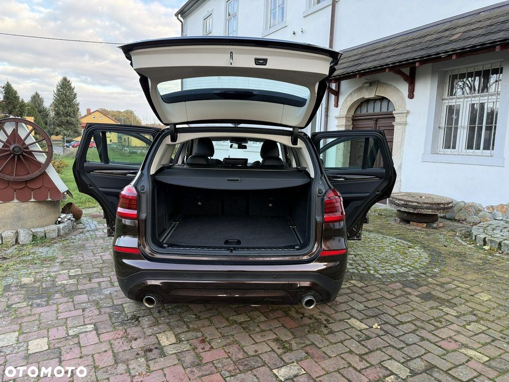 BMW X3 xDrive20i Advantage - 9
