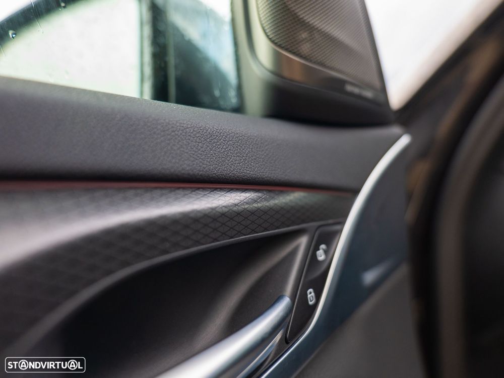 BMW 520 d Pack Desportivo M Auto - 16