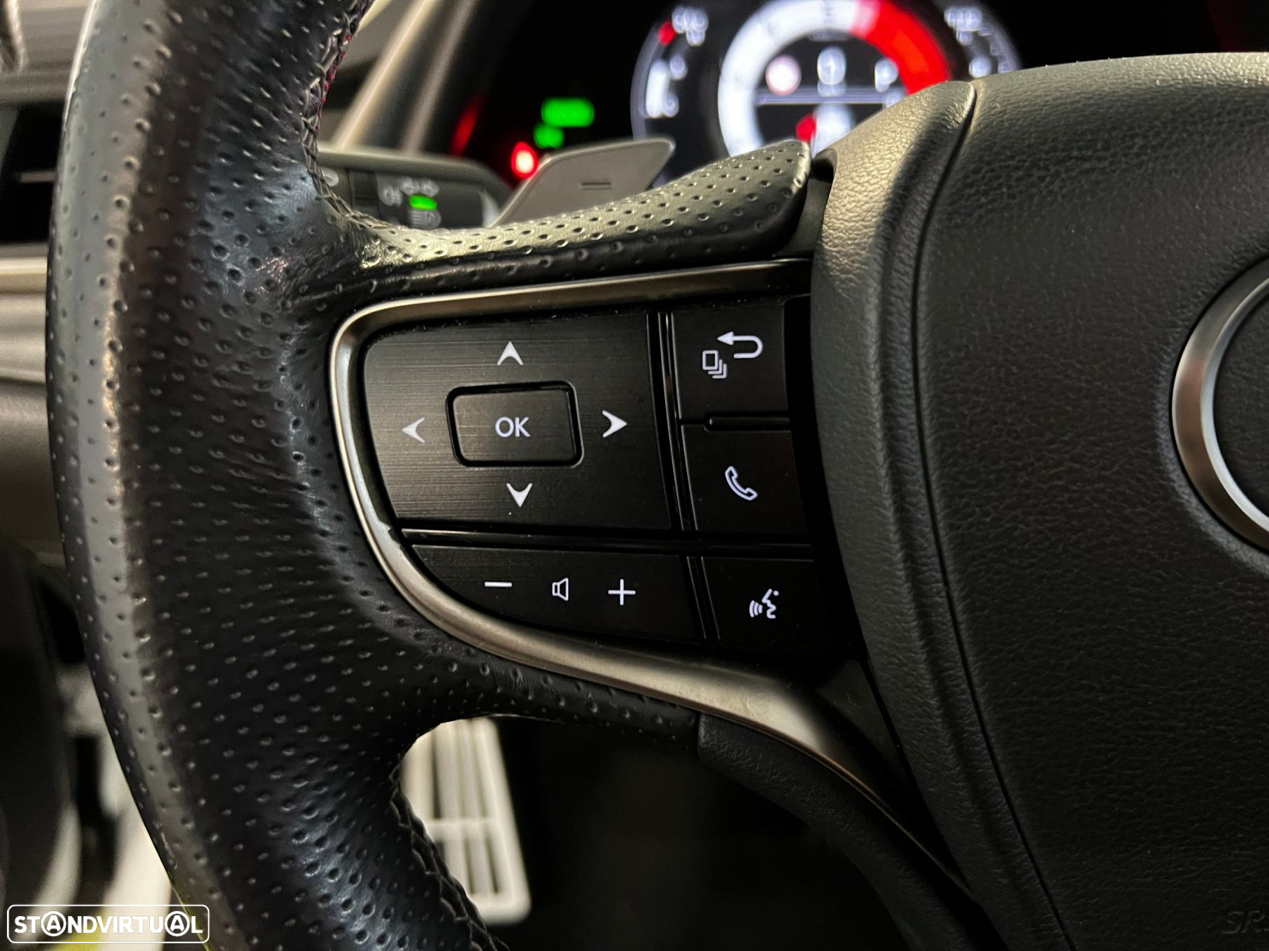 Lexus es-300h F Sport+ - 41