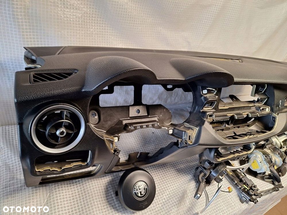 alfa romeo stelvio konsola czarna airbag poduszki  pasy  orginal  demont - 3