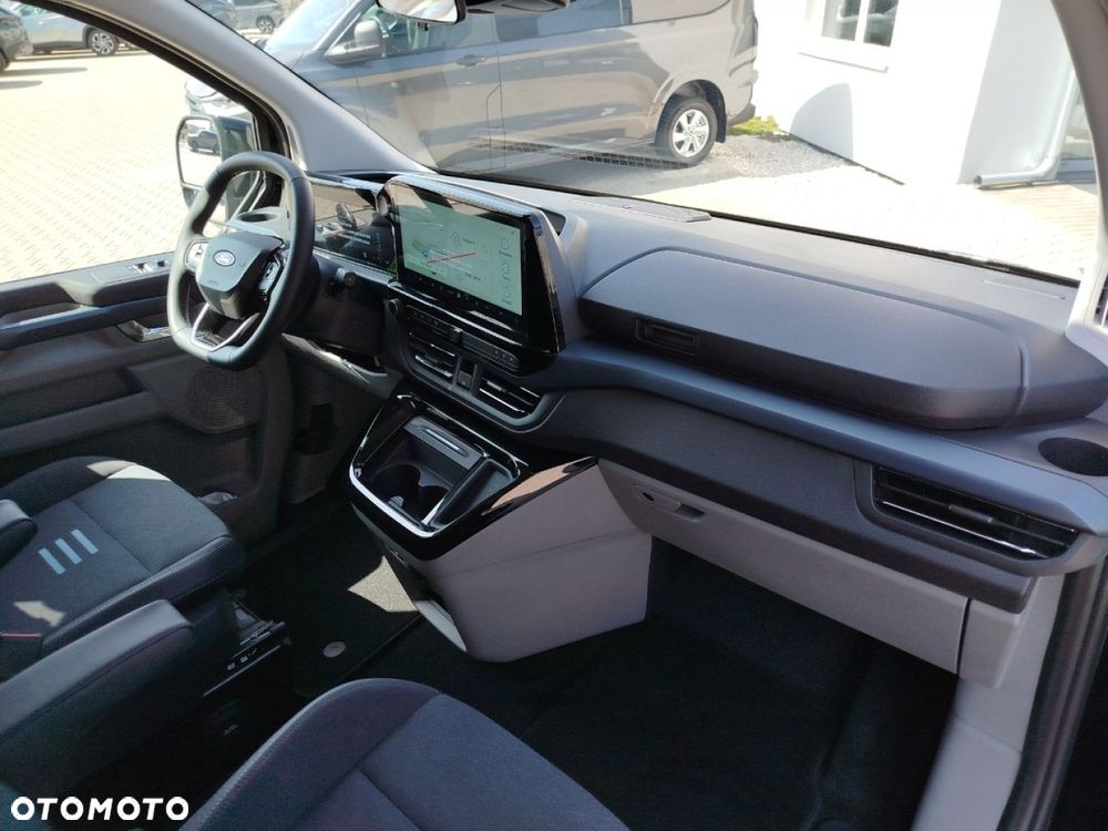 Ford Tourneo Custom - 17