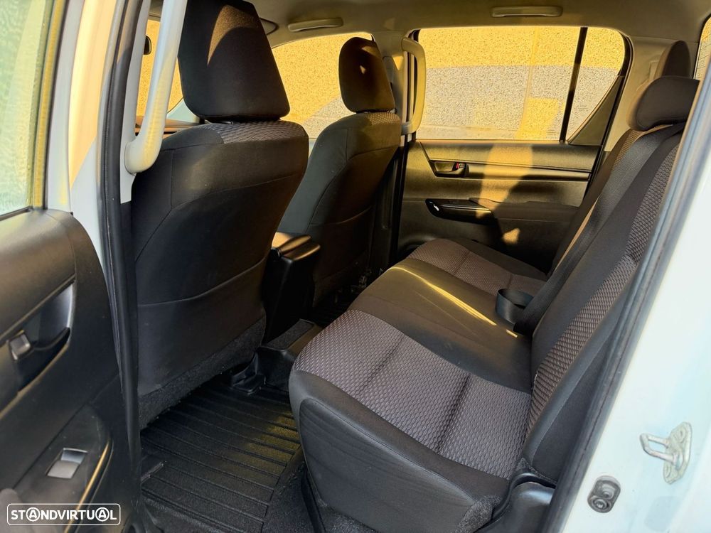 Toyota Hilux 2.4 D-4D 4WD CD Premium Edition - 7