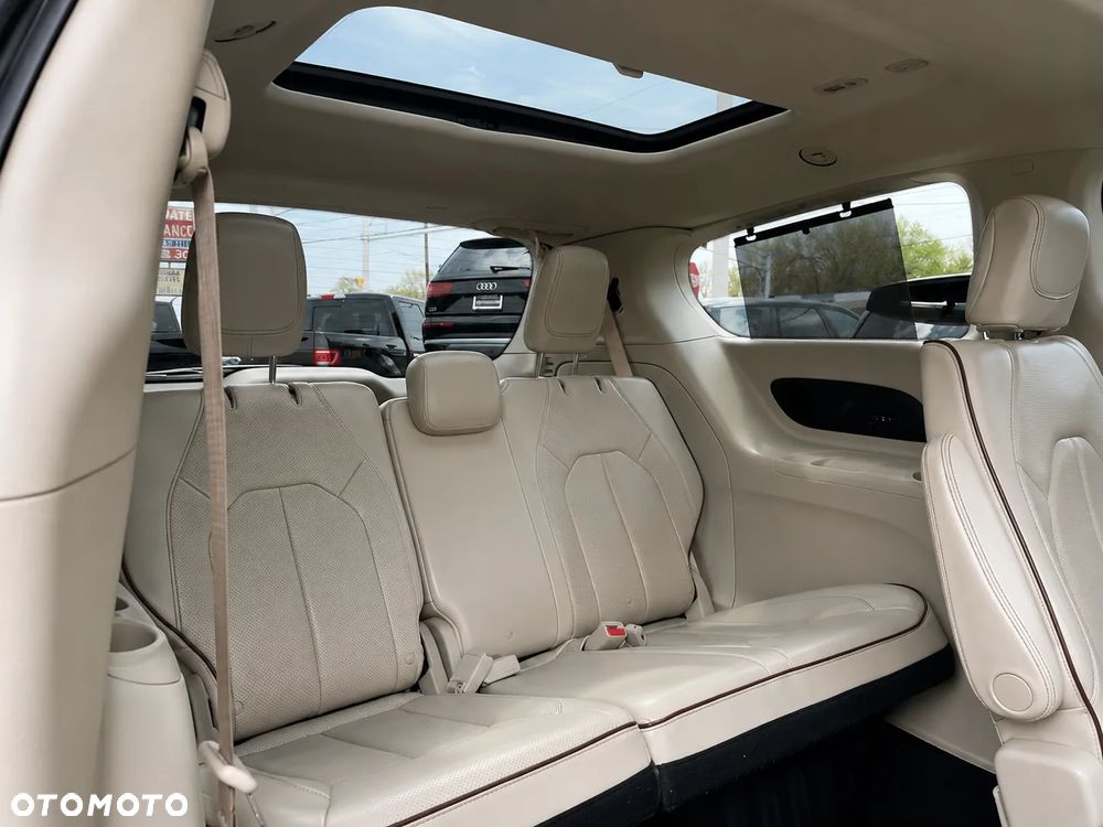 Chrysler Pacifica - 32