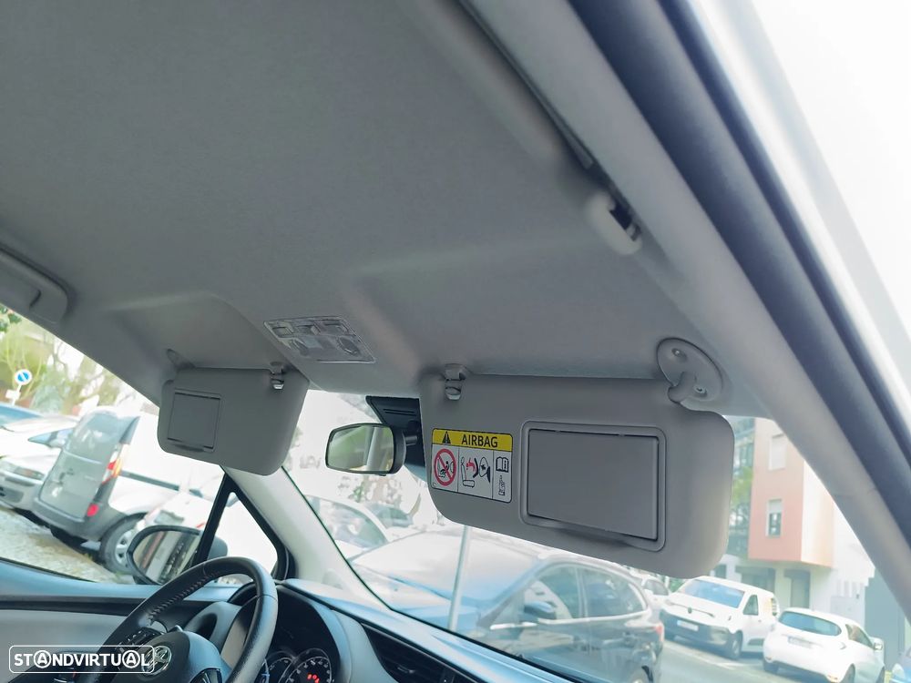 Toyota Yaris 1.5 HSD Comfort+Navi - 24