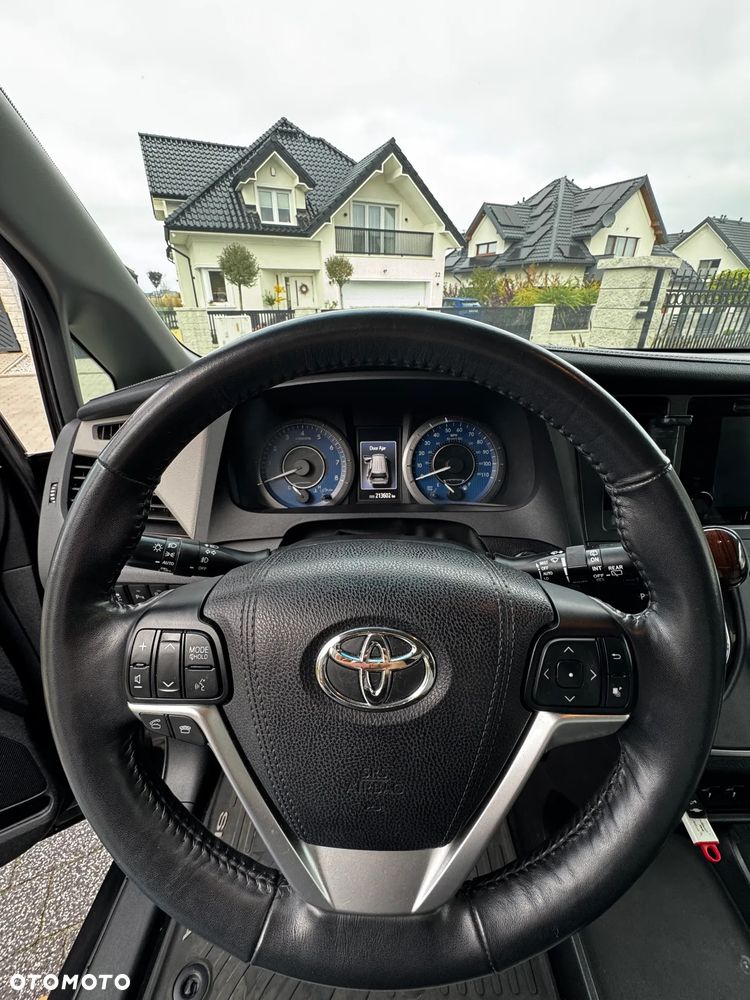 Toyota Sienna - 13