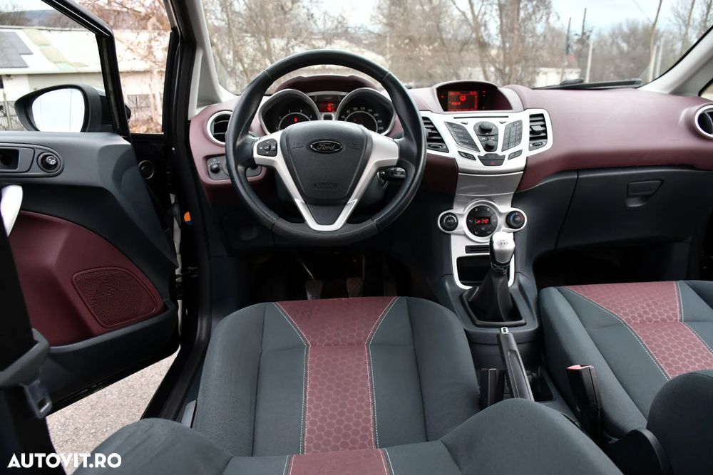 Ford Fiesta 1.4 Ghia - 23