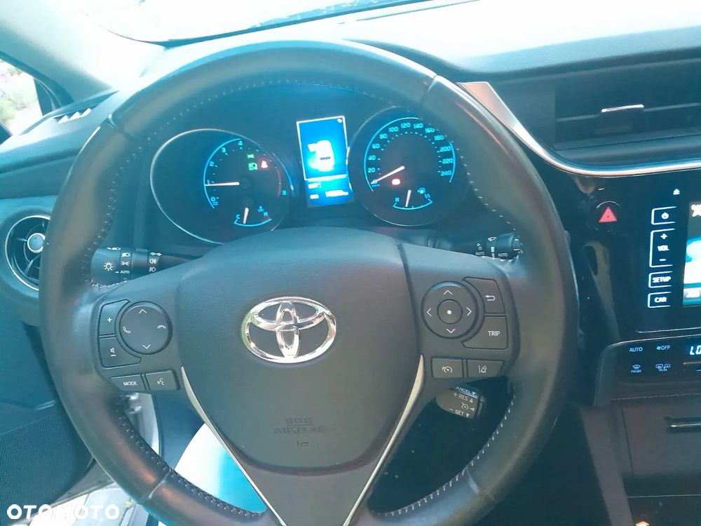 Toyota Auris 1.6 Premium Comfort - 6