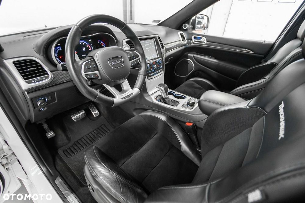 Jeep Grand Cherokee - 16
