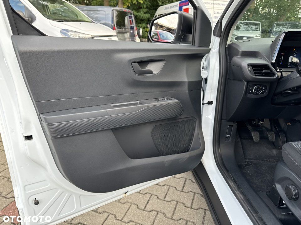 Ford Transit Courier - 10