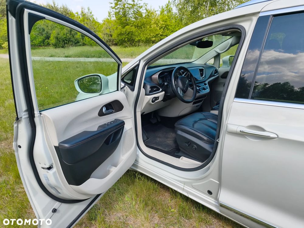 Chrysler Pacifica - 19