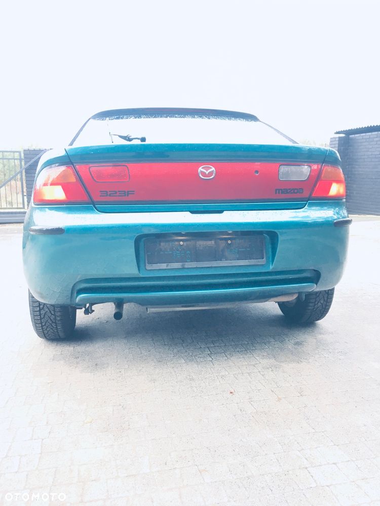 Mazda 323F - 10