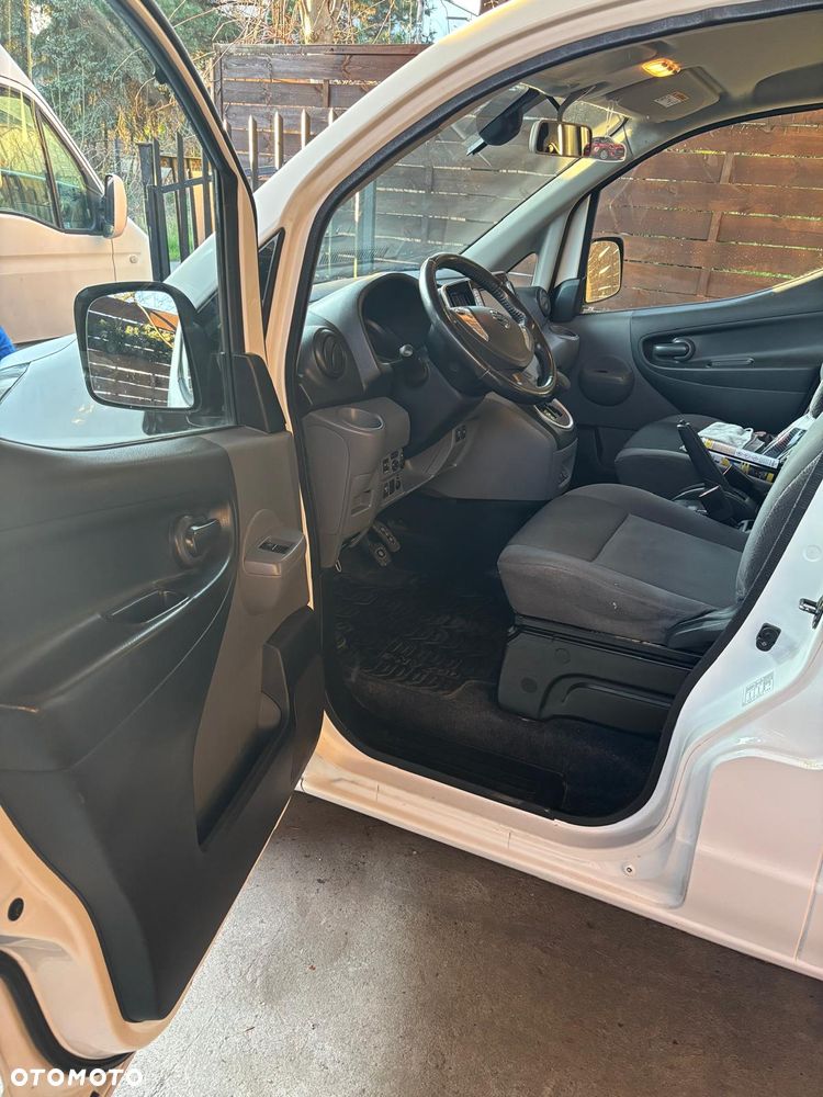 Nissan NV200 Evalia - 15