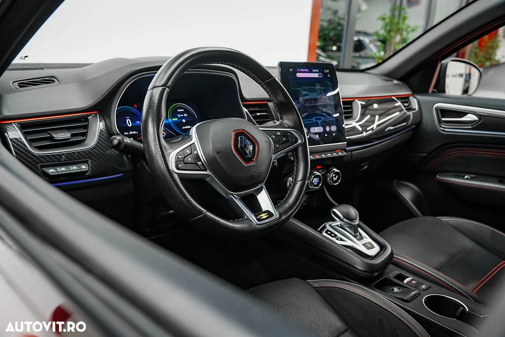 Renault Arkana E-TECH Hybrid RS Line - 16