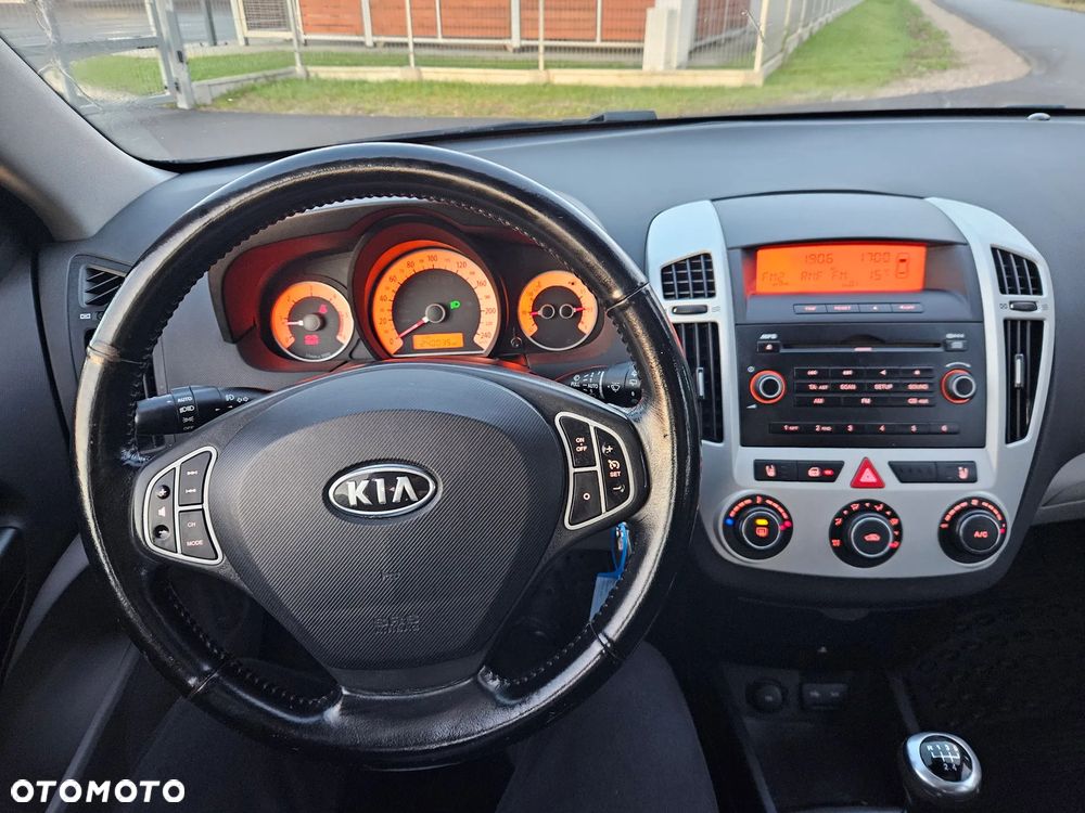 Kia Ceed - 15