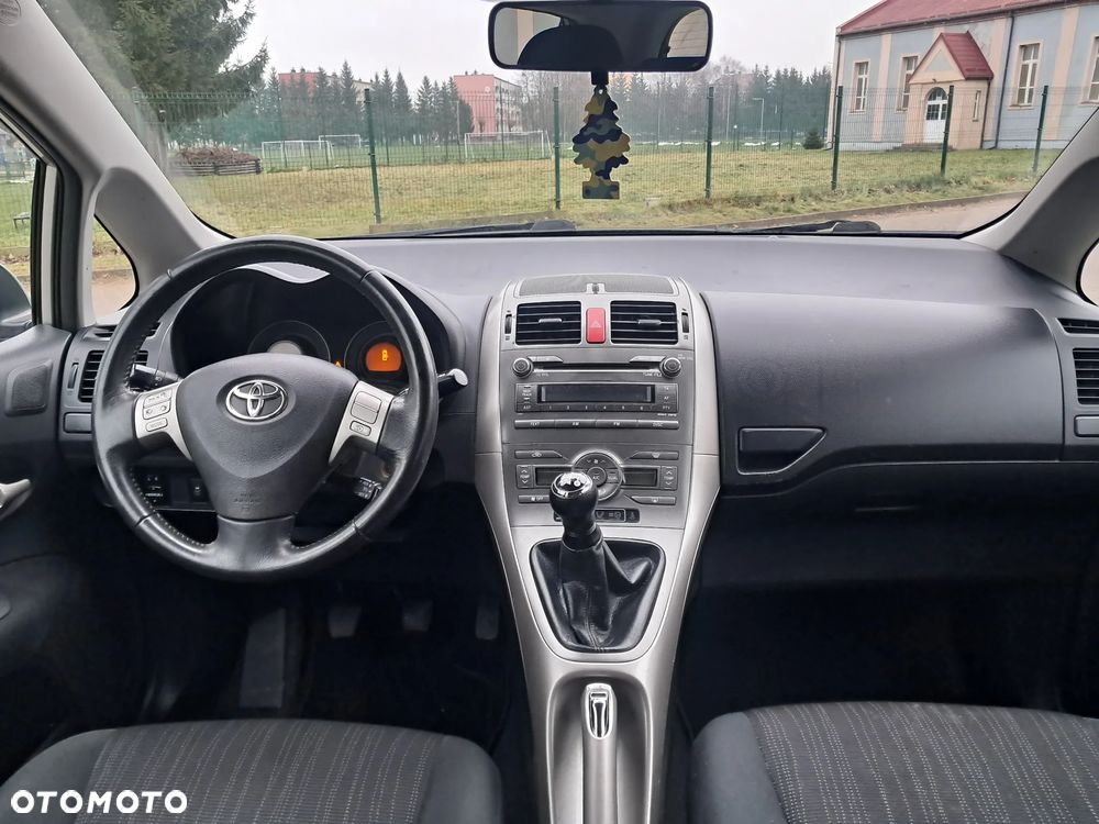 Toyota Auris 1.6 VVT-i Executive - 11