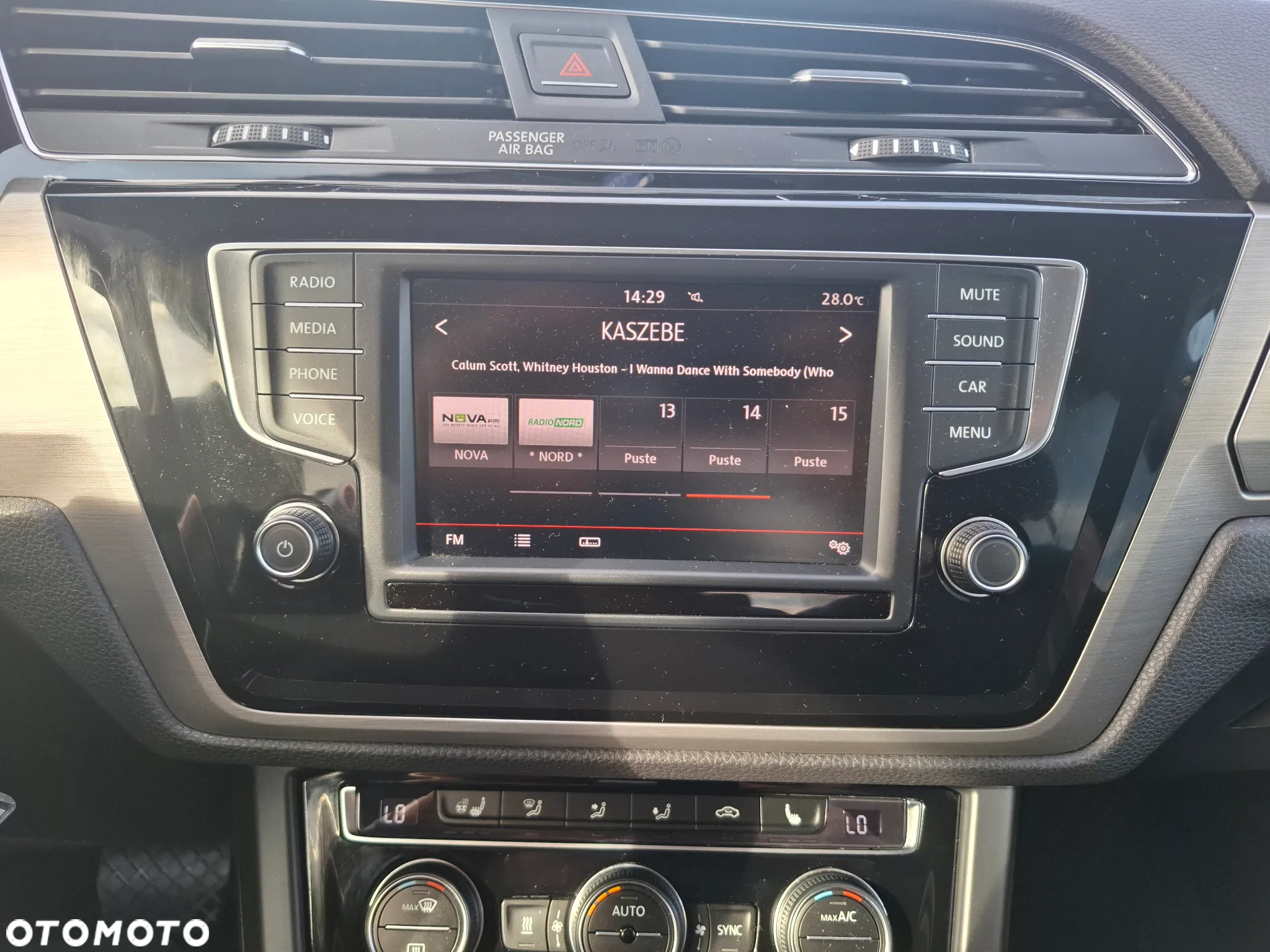 Volkswagen Touran 2.0 TDI BMT Comfortline DSG - 24