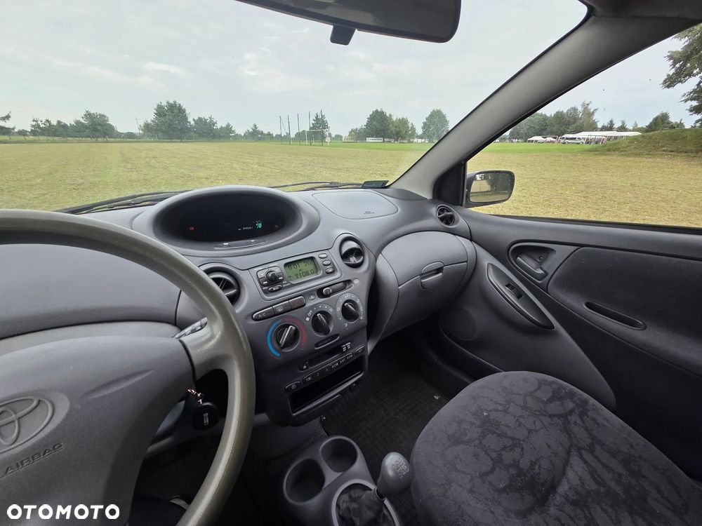 Toyota Yaris 1.0 Base - 13