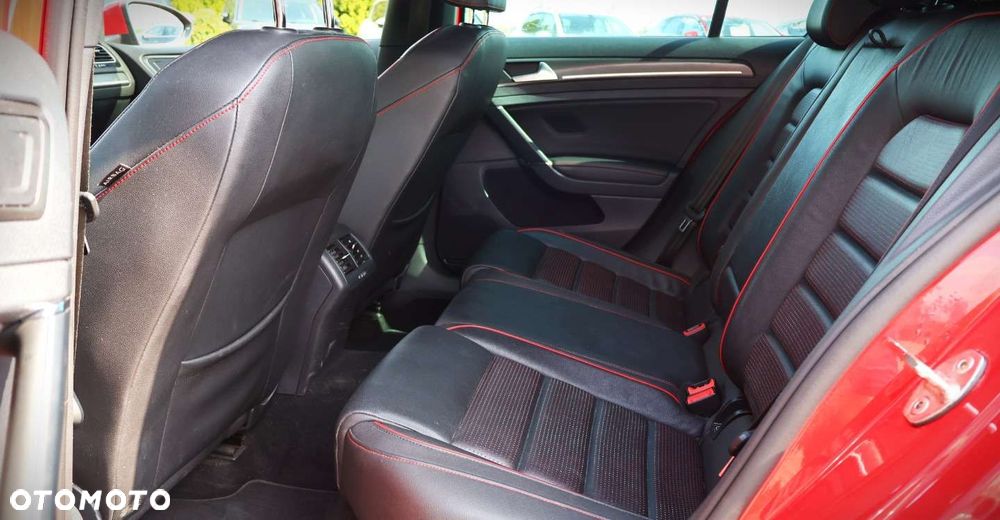Volkswagen Golf - 17