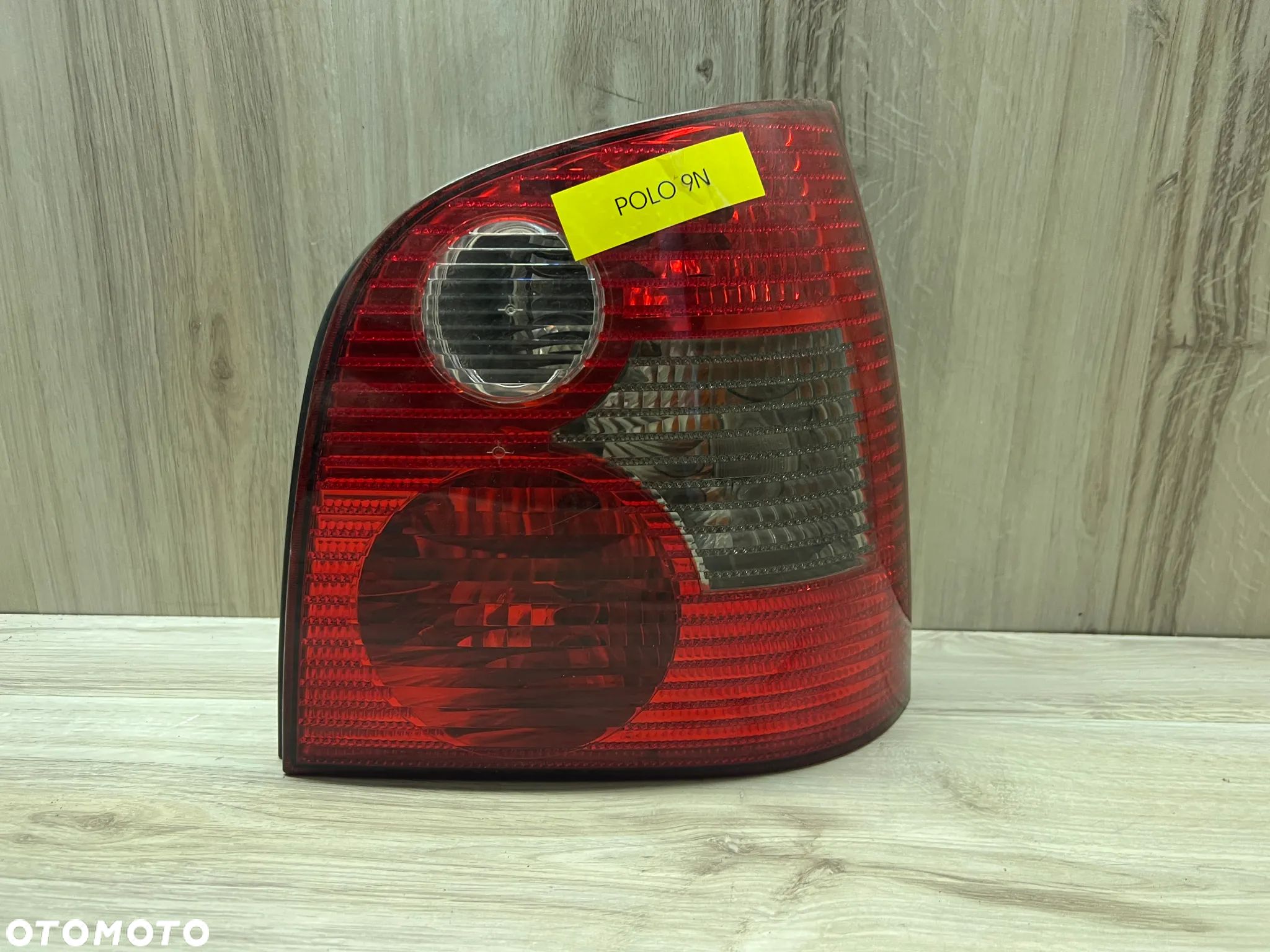LAMPA TYLNA PRAWA POLO 9N - 1
