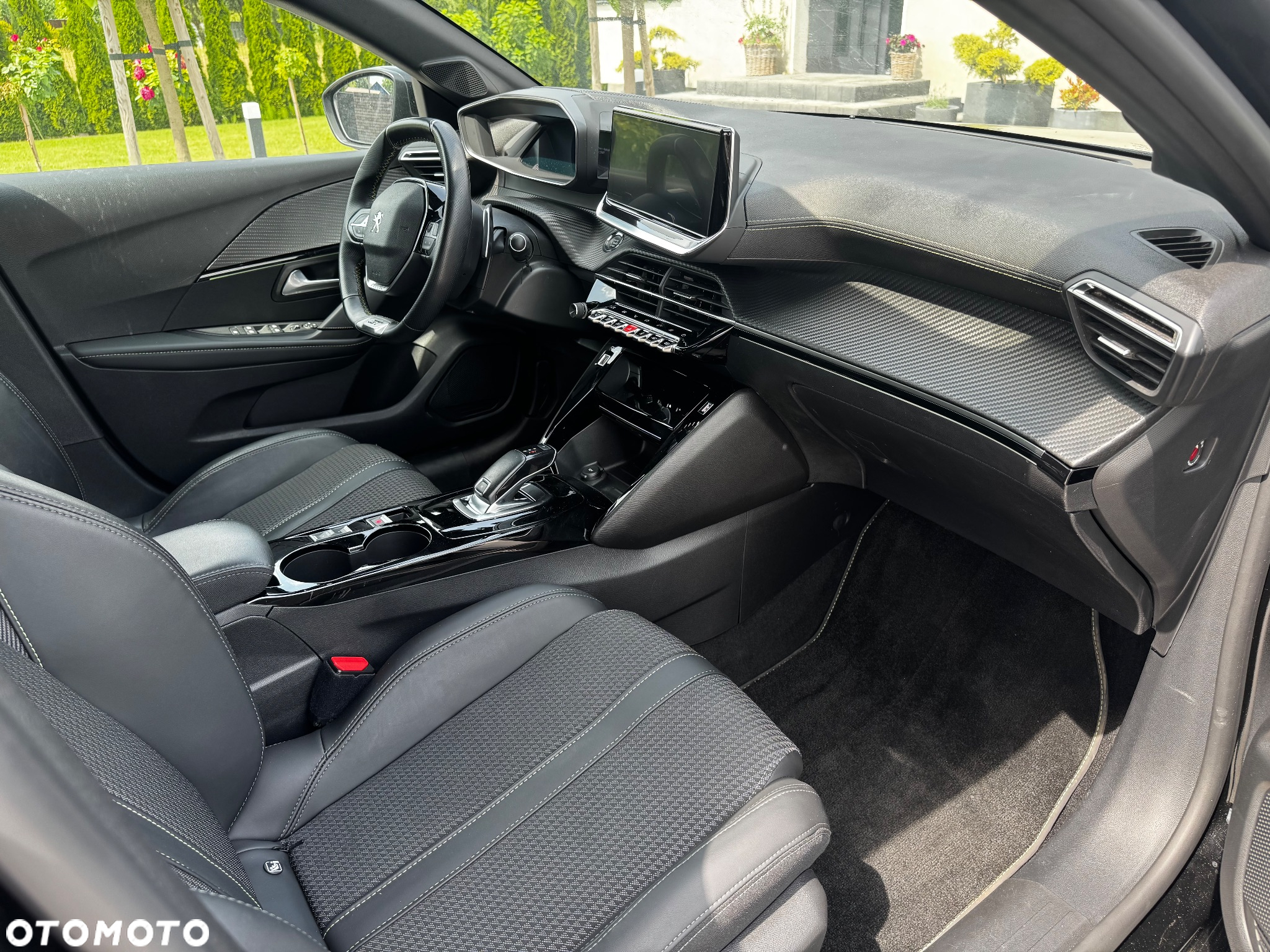 Peugeot 208 PureTech 130 EAT8 GT - 8