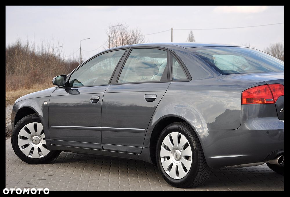 Audi A4 Limousine - 11
