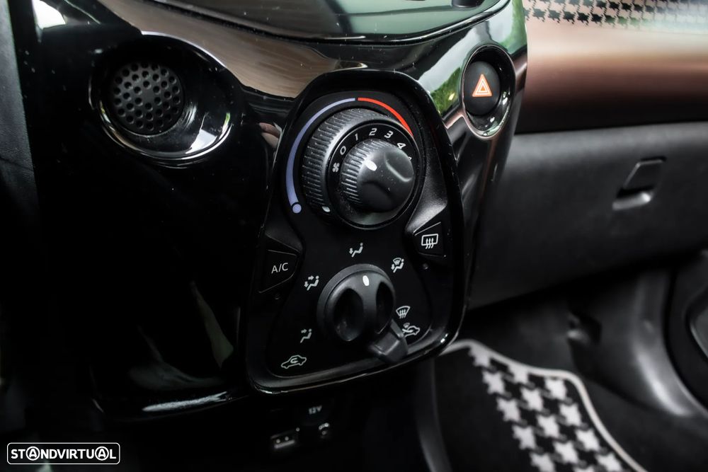 Peugeot 108 1.2 PureTech Top! Allure - 20