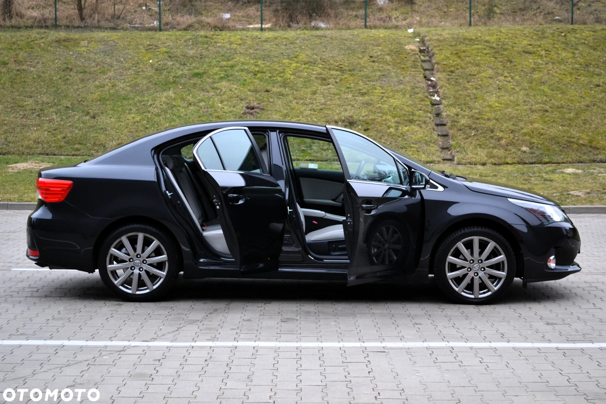 Toyota Avensis 2.0 Prestige NAVI MS - 29