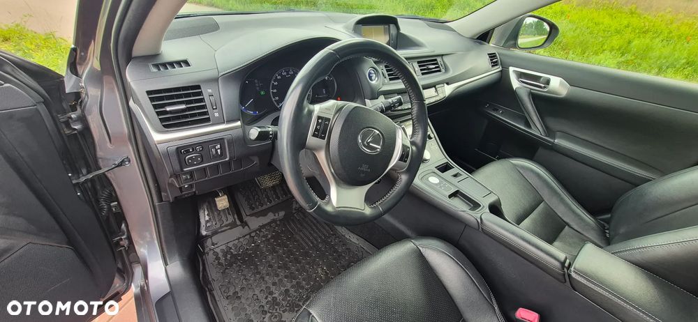 Lexus CT - 11