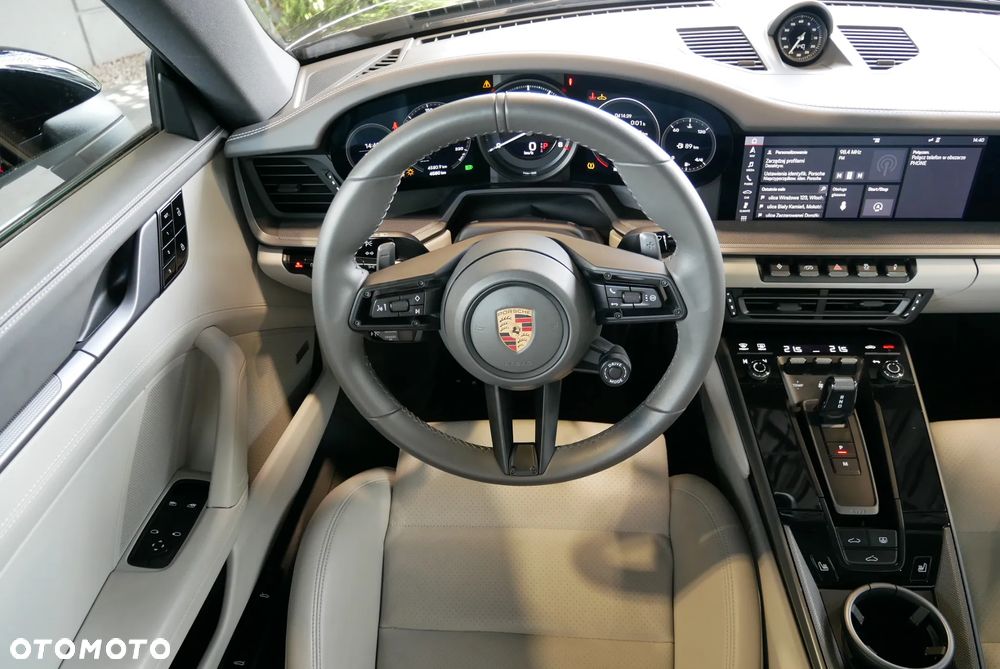 Porsche 911 Carrera 4S - 12