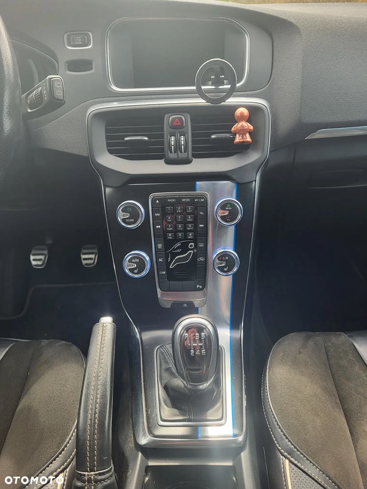 Volvo V40 D2 R-Design - 19