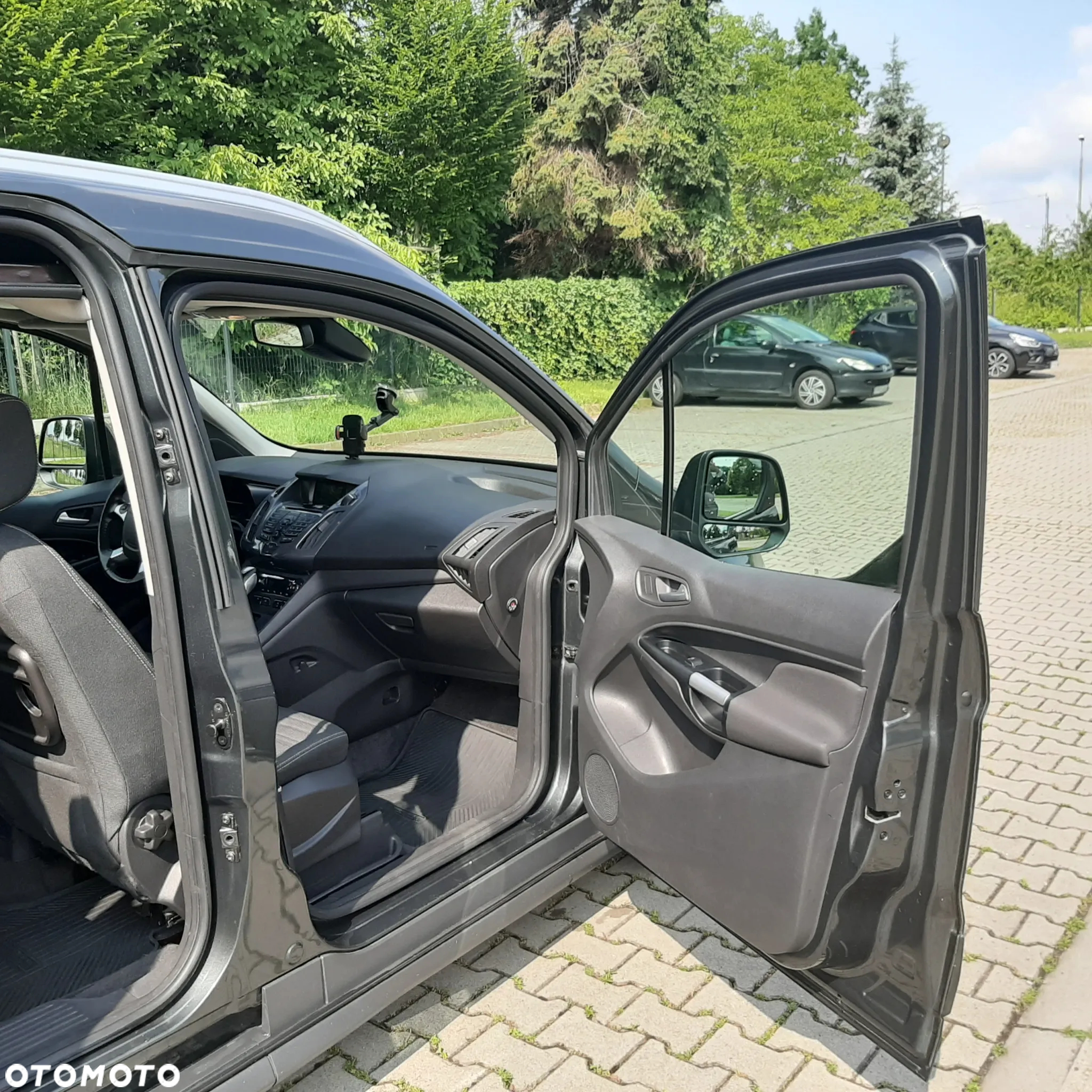 Ford Tourneo Connect Grand - 13
