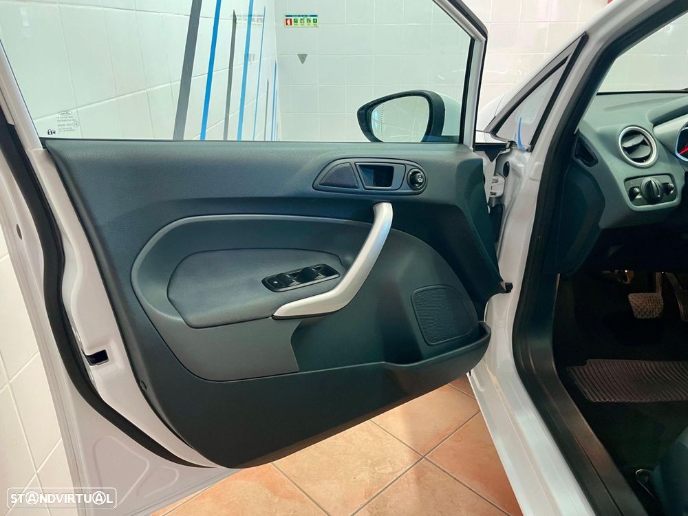 Ford Fiesta 1.4 Titanium Aut. - 13