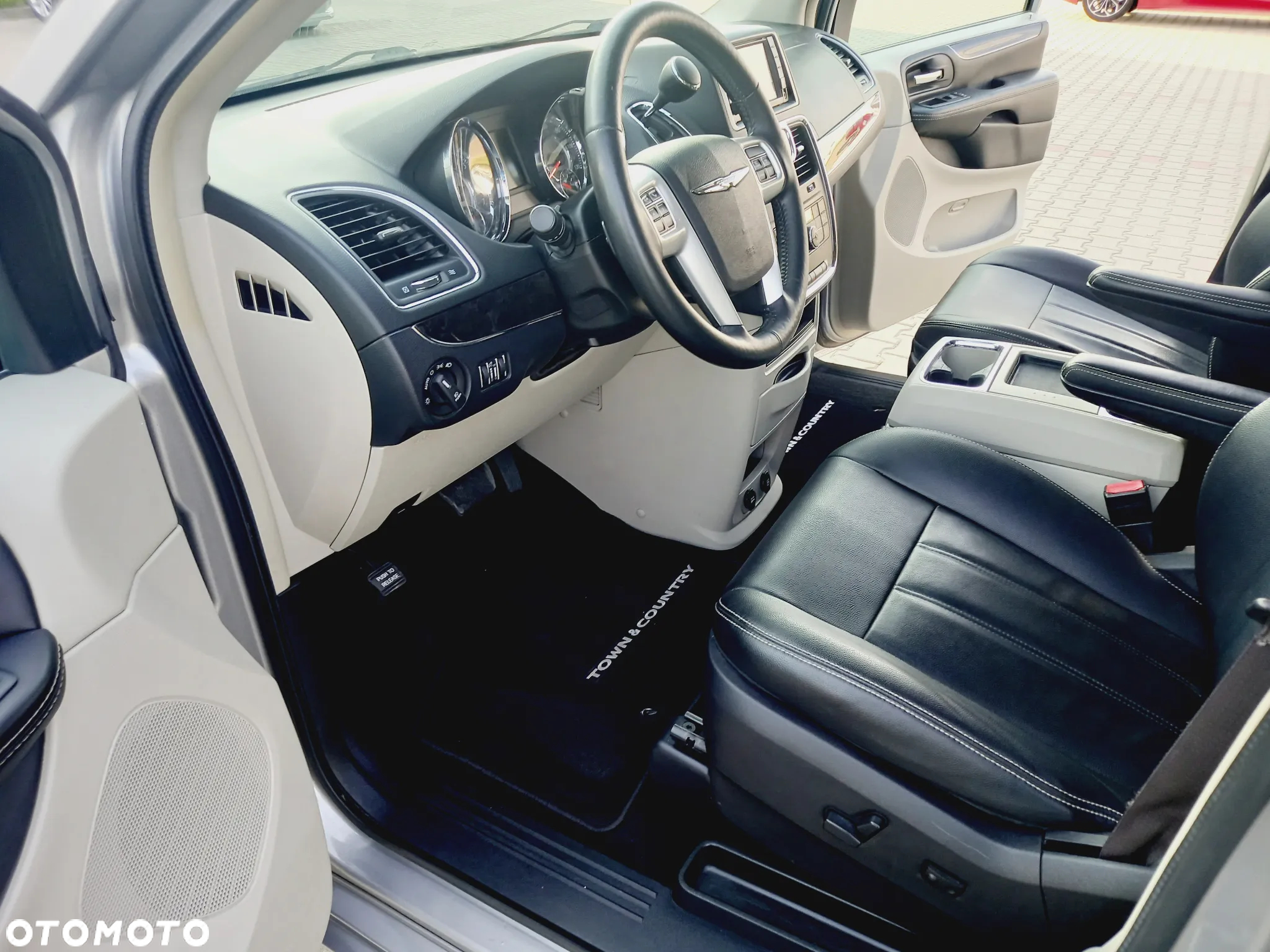 Chrysler Town & Country 3.6 Touring - 22