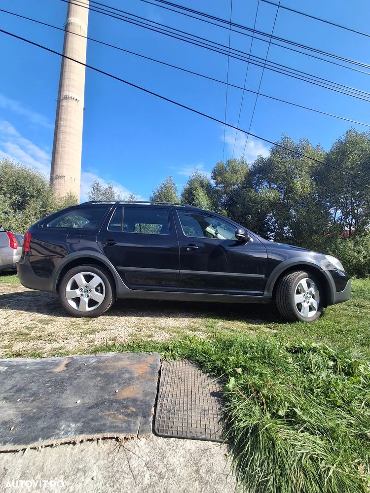 Skoda Octavia Combi 2.0 TDI DPF 4x4 DSG Scout - 3