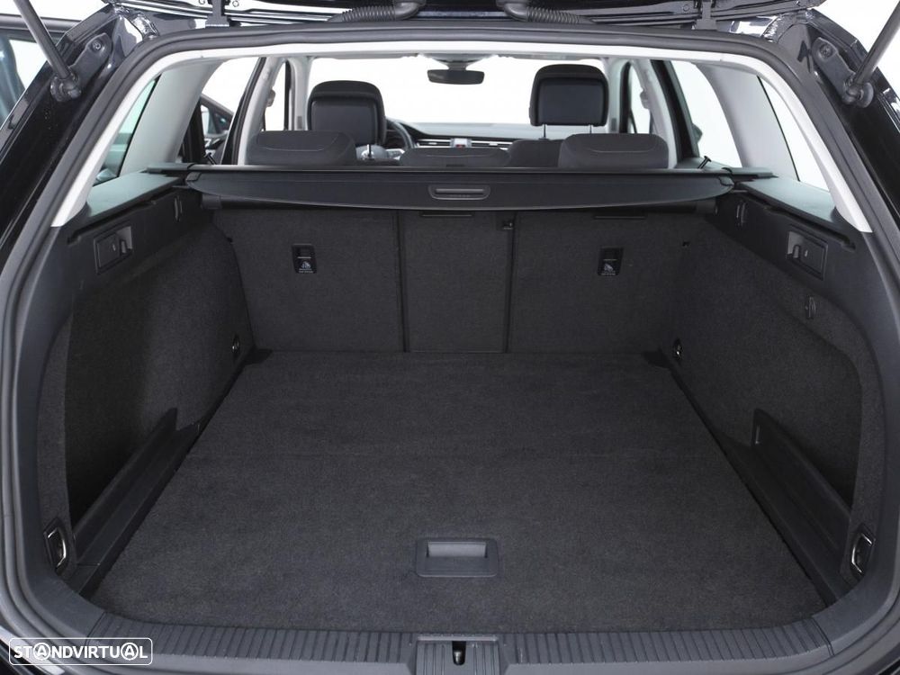 VW Passat Variant 2.0 TDI Business DSG - 12