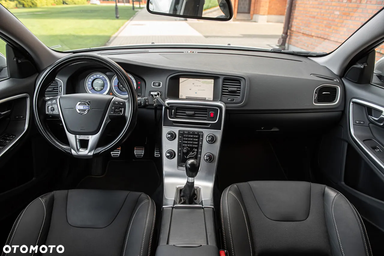 Volvo V60 T5 R-Design - 25