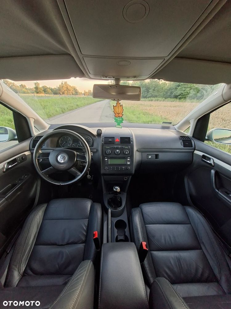 Volkswagen Touran 2.0 TDI Highline - 5