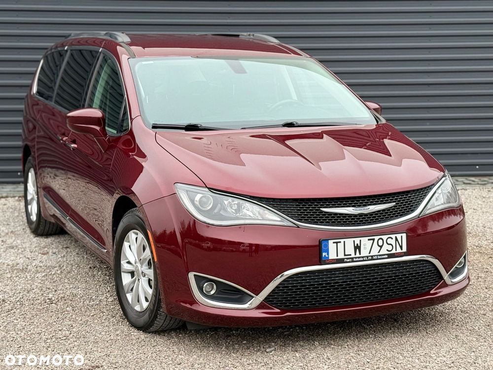 Chrysler Pacifica - 1