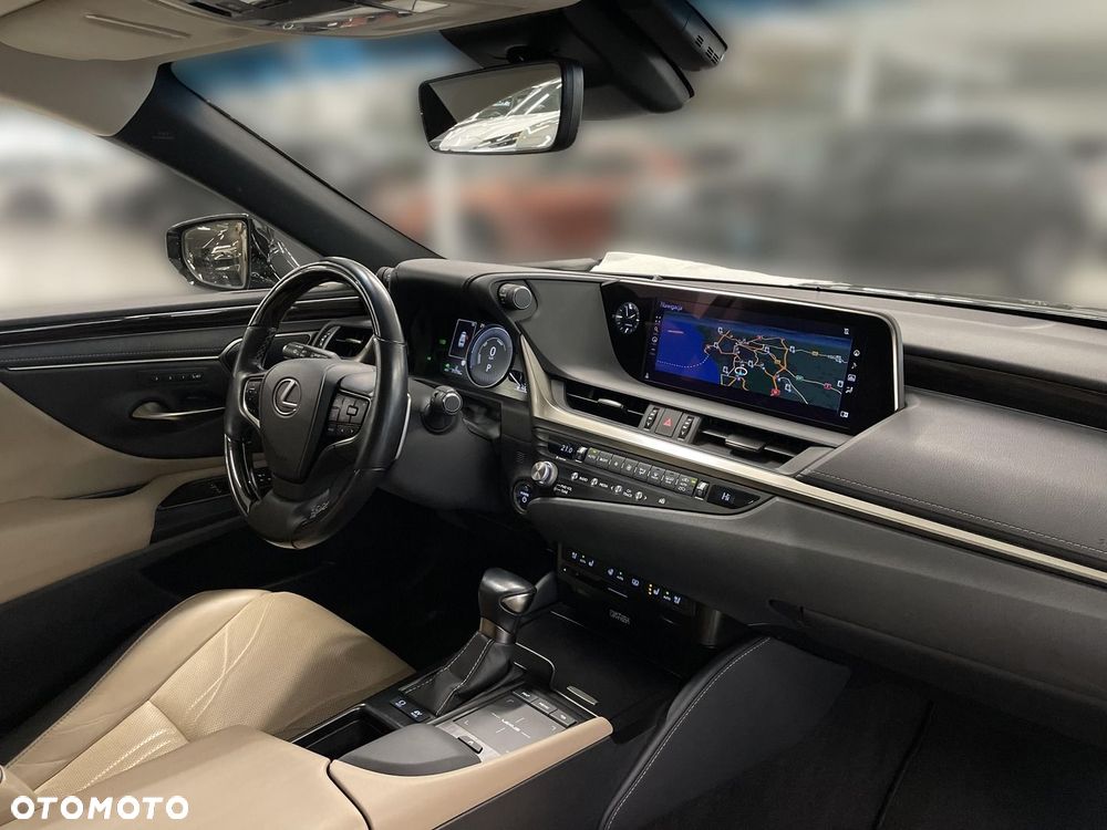 Lexus ES 300h Omotenashi - 17