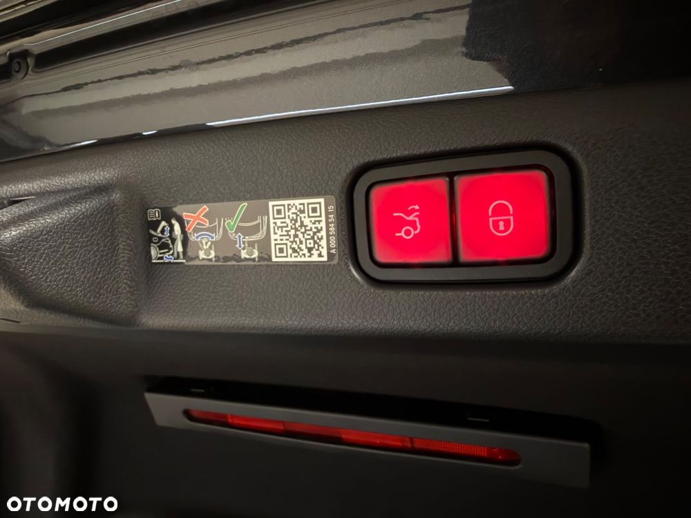 Mercedes-Benz Klasa E 220 d mHEV 4-Matic AMG 9G-Tronic - 32