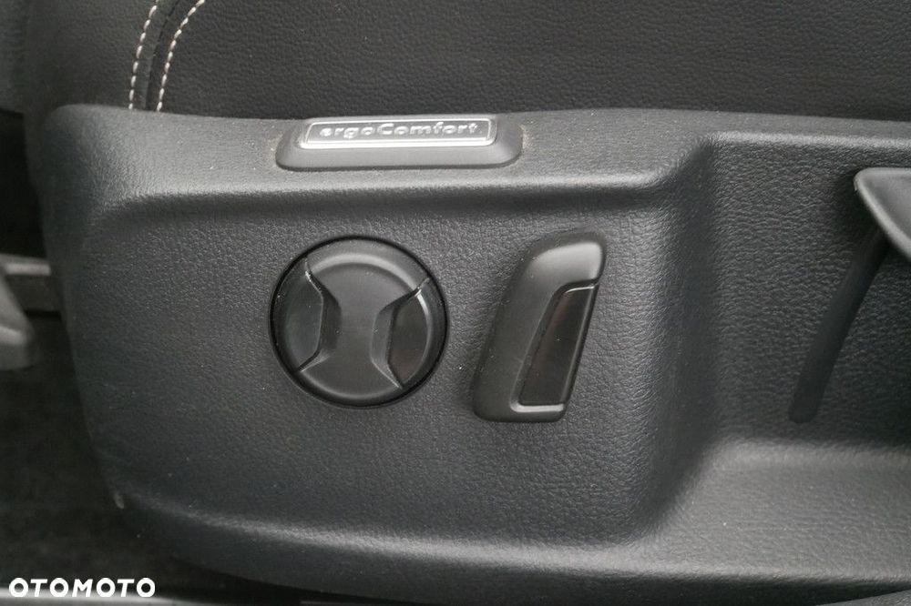 Volkswagen Passat Variant 2.0 TSI Elegance DSG - 33
