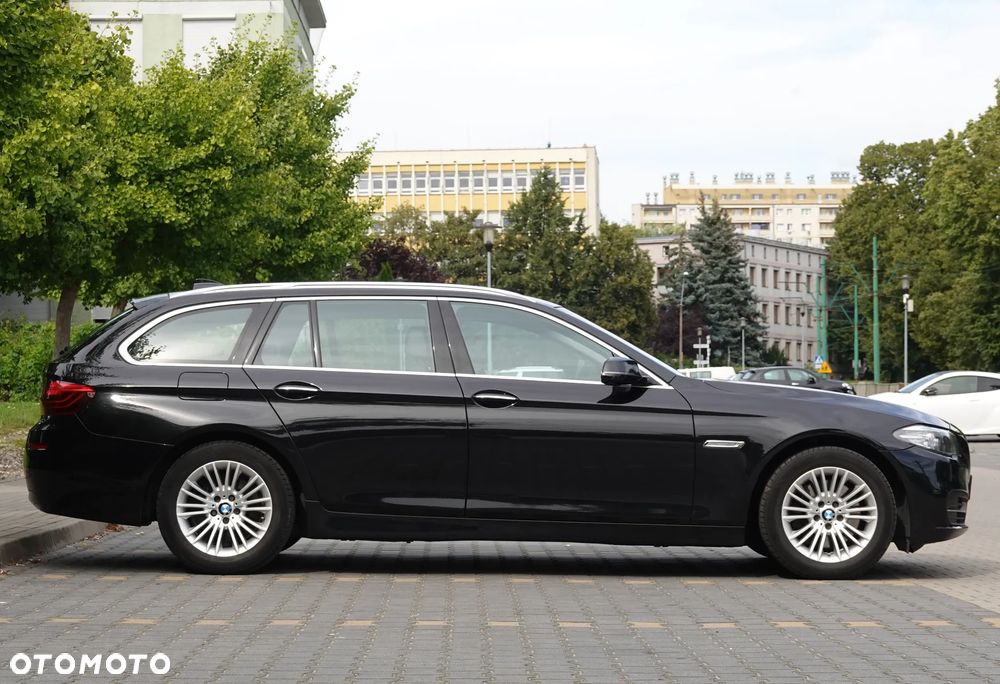 BMW Seria 5 525d Touring Luxury Line - 7