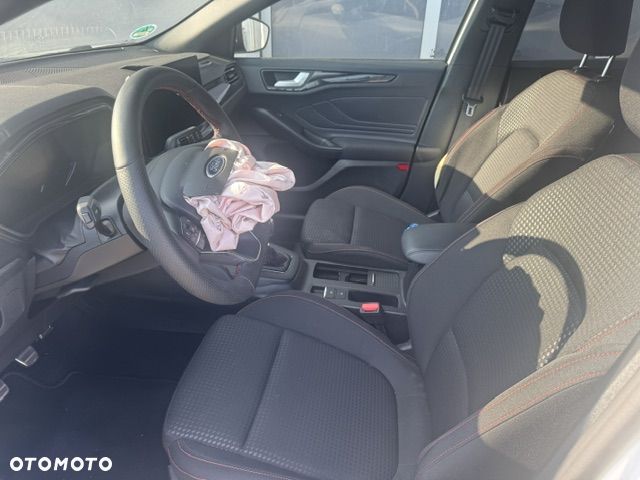 Ford Focus 1.0 EcoBoost Hybrid ST-LINE - 9