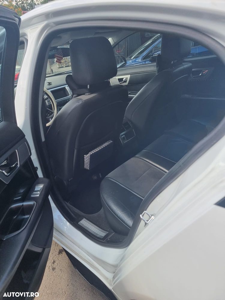 Jaguar XF 2.2D Luxury - 13