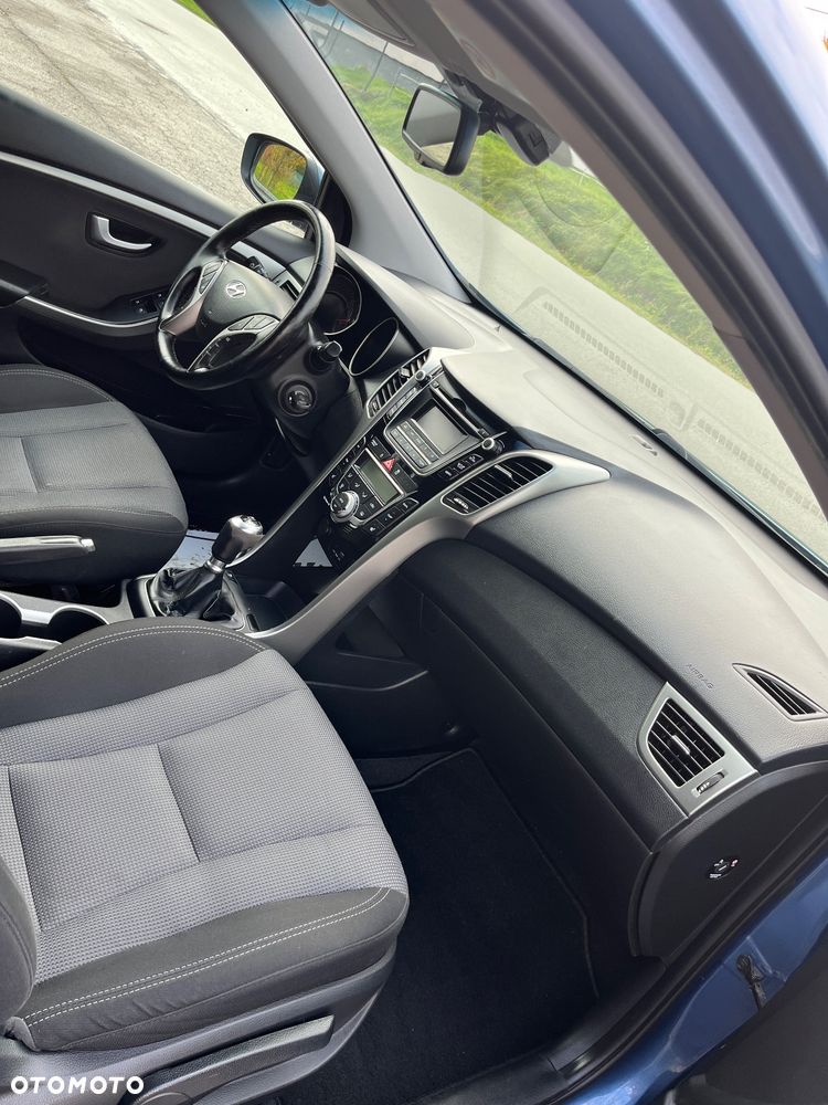 Hyundai i30 1.6 CRDi BlueDrive Premium - 32