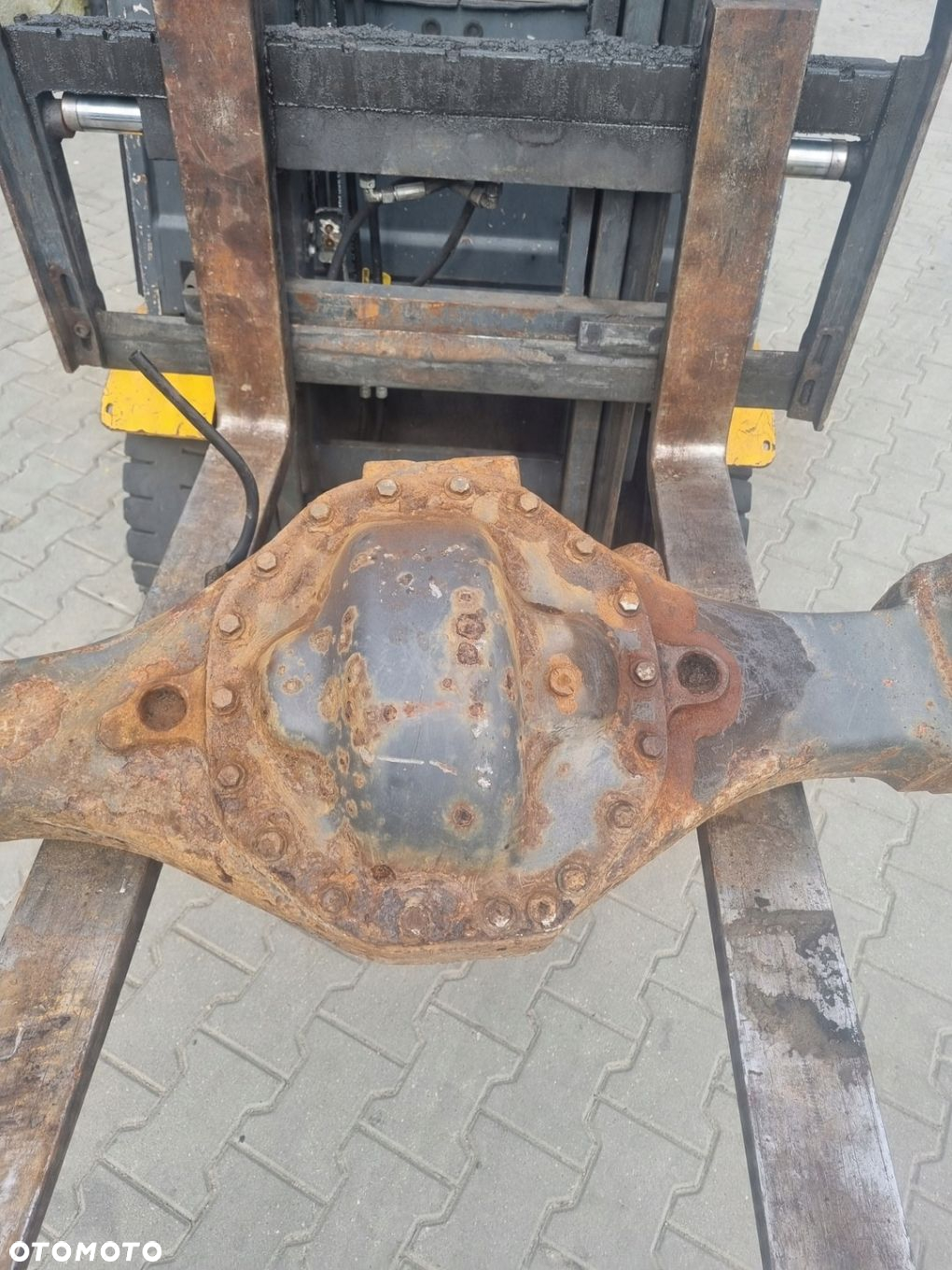OBUDOWA WKŁAD GŁÓWKA MOSTU POCHWA OŚ TYLNA RENAULT MIDLUM DCI 180 R 17.5 - 3