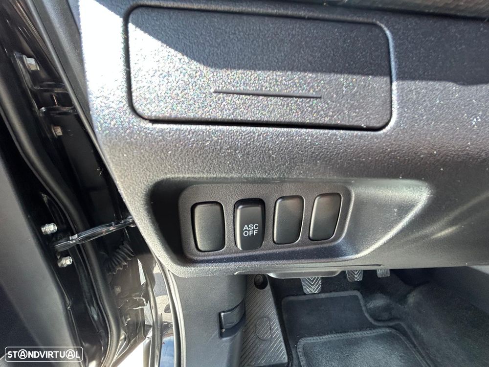 Mitsubishi Outlander 2.0 DI-D Intense+ 4WD - 25